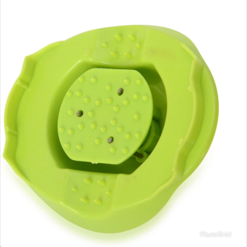 Set of Peeler, Cutting Board and Hand Protector - Picture 5 of 5